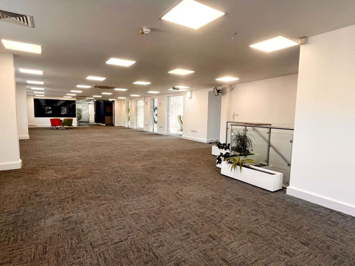 Office in Winchester - photo 2