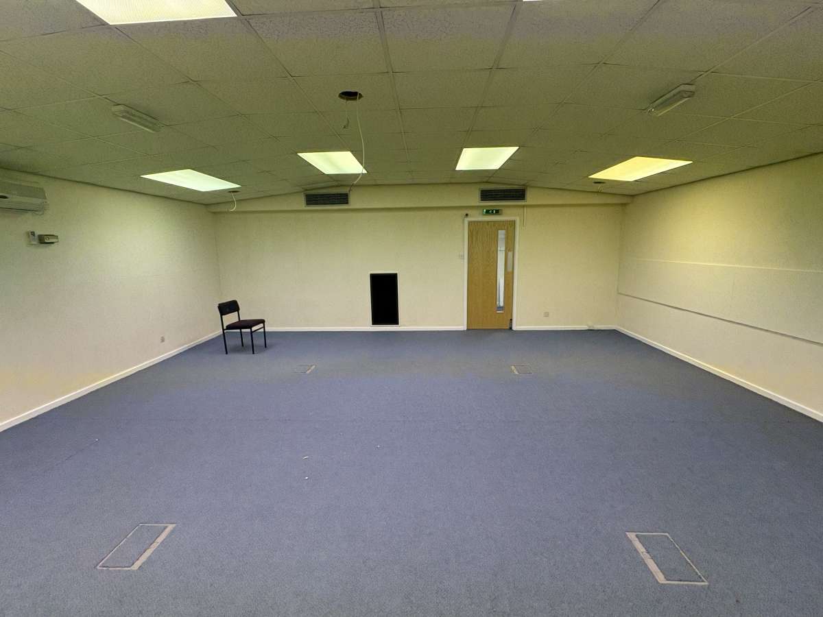 Office in Eastleigh - photo 4