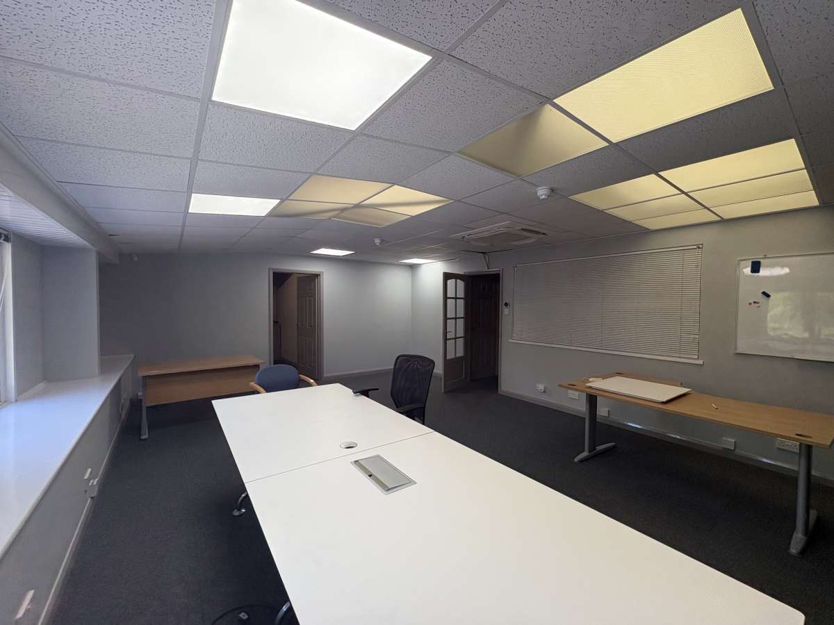 Office in Fareham - photo 3