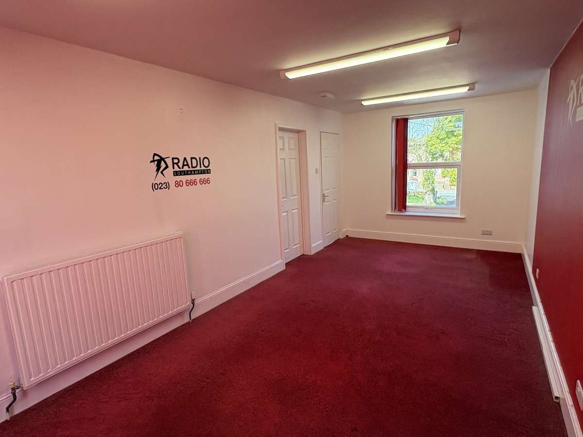 Office in Southampton - photo 4