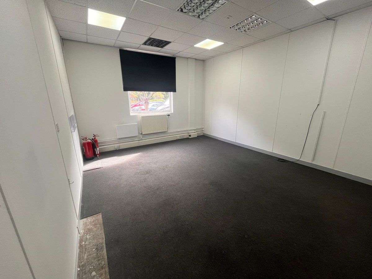 Office in Wirral - photo 2