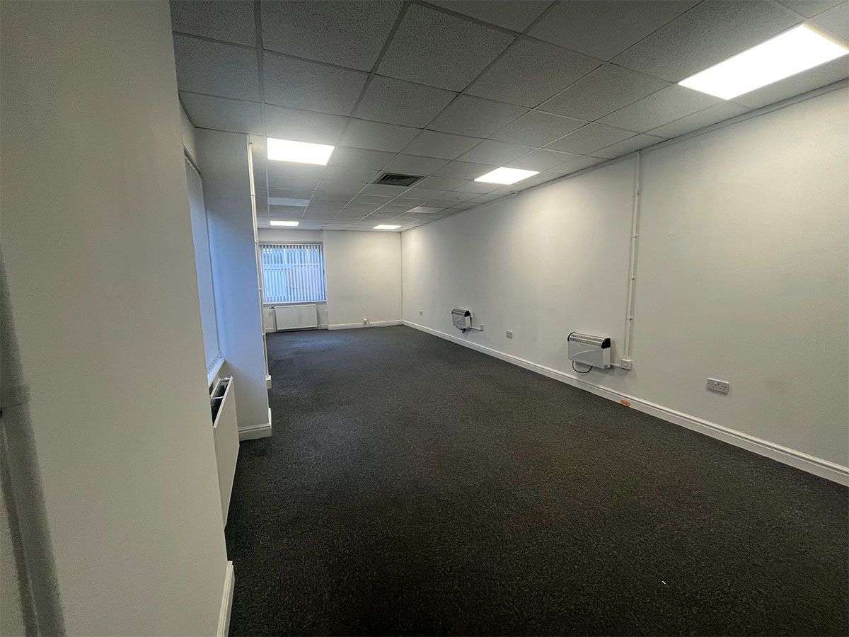 Office in Wirral - photo 3