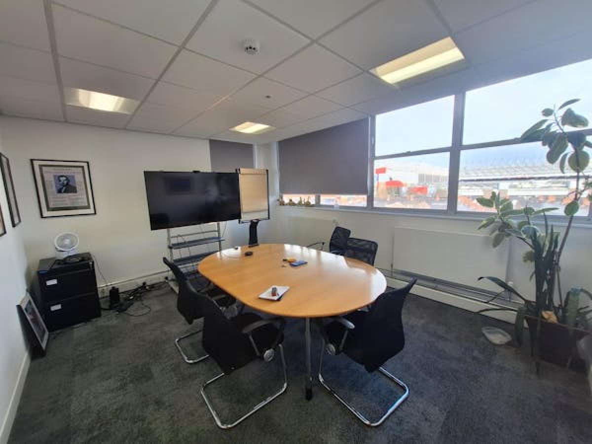 Office in Manchester - photo 4