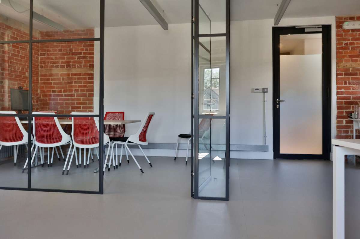 Office in Holt - photo 4
