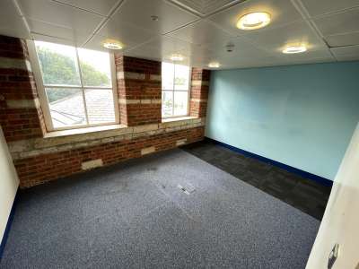 Office in Halifax - photo 4