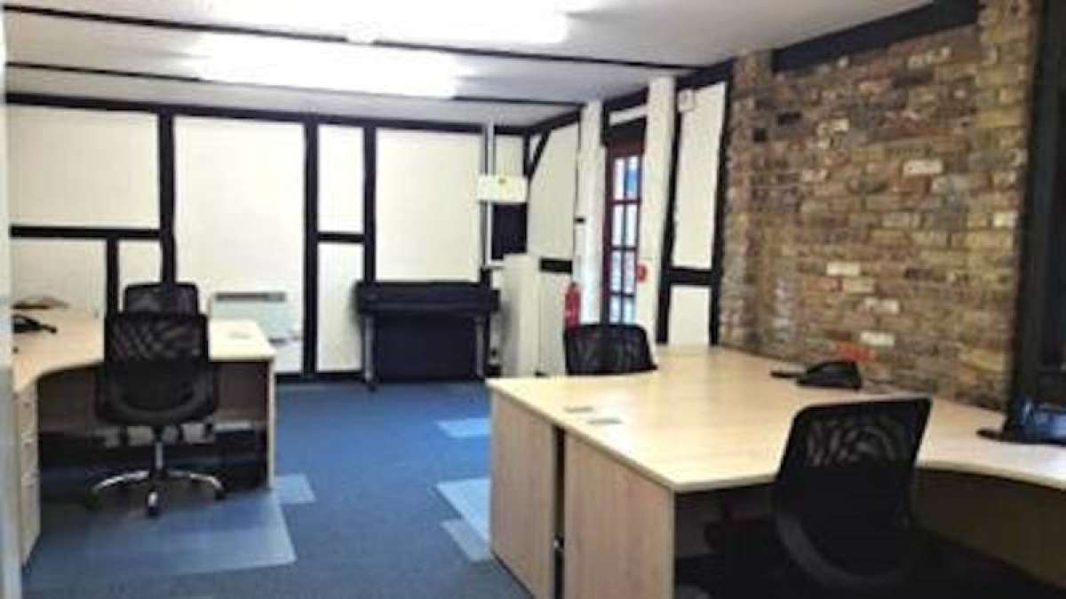 Office in Longcross, Chertsey - photo 4