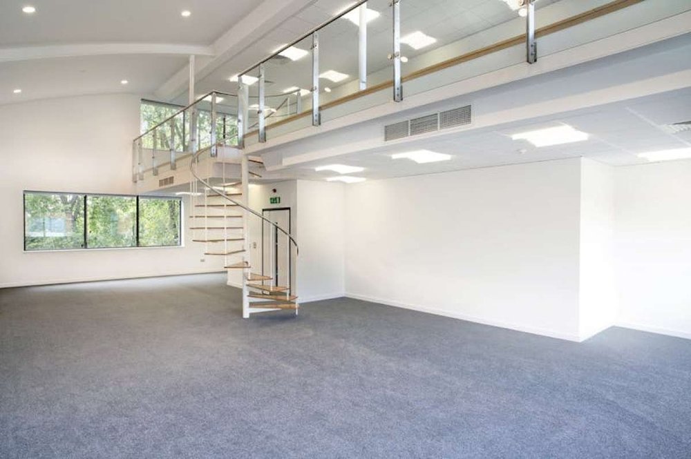 Office in Weybridge - photo 2
