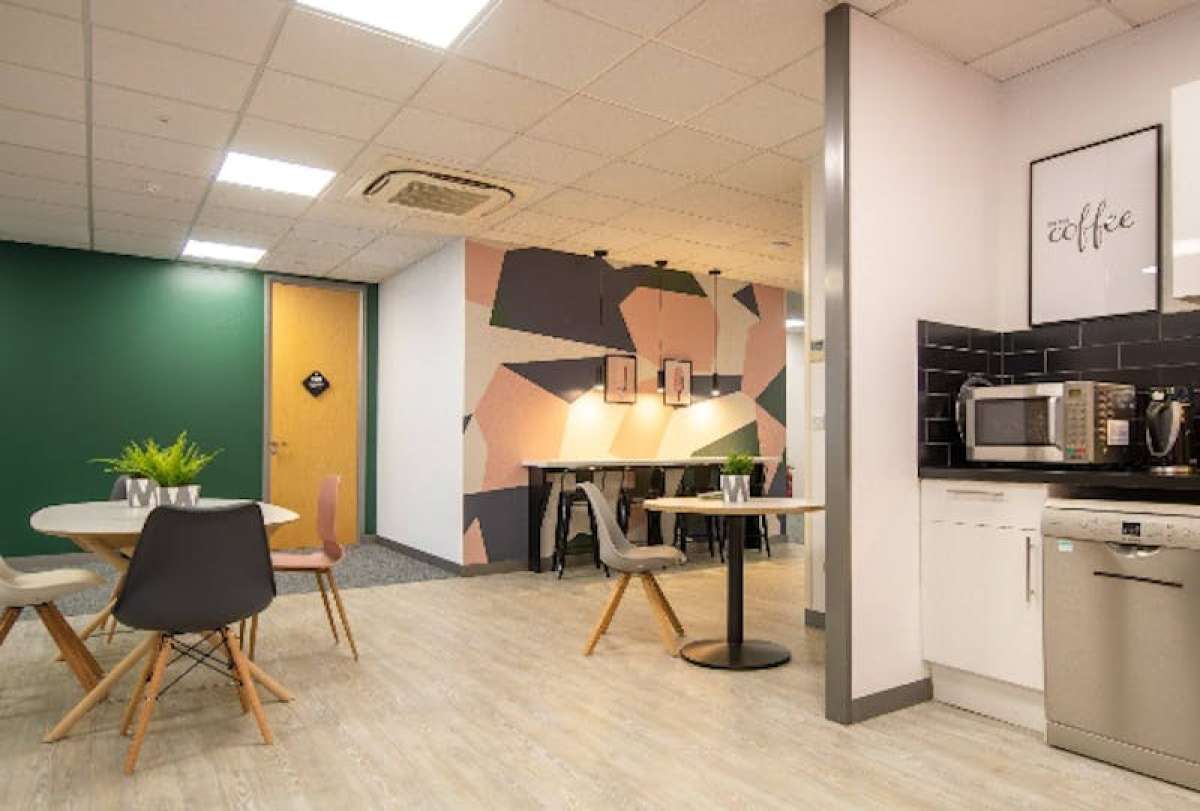 Office in Egham - photo 3