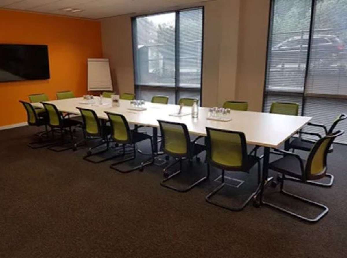 Office in Camberley - photo 4