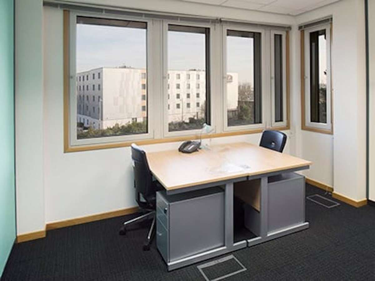 Office in West Drayton - photo 4