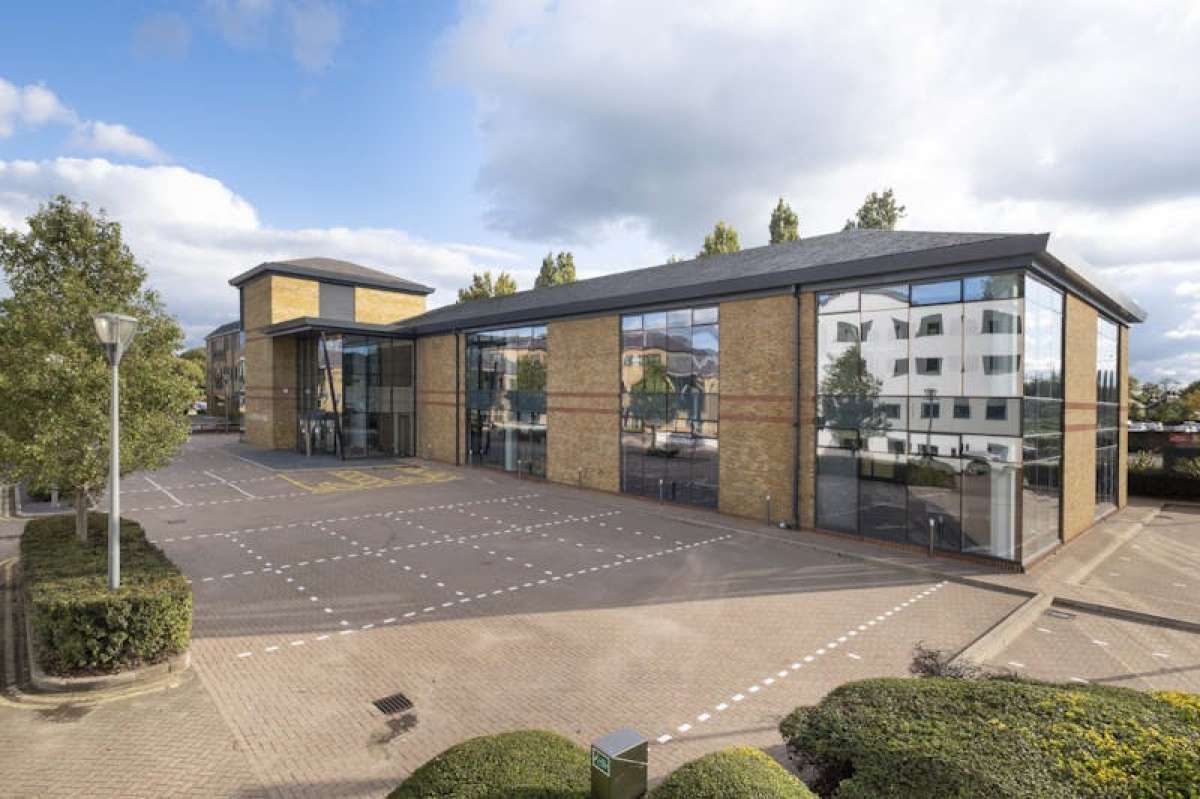 Office in Staines-upon-Thames - photo 4