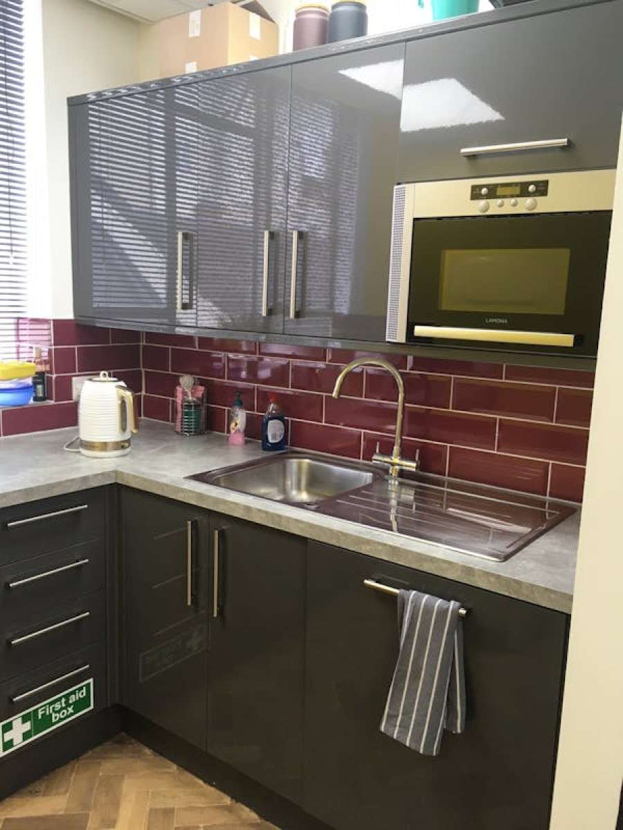 Office in Woking - photo 3