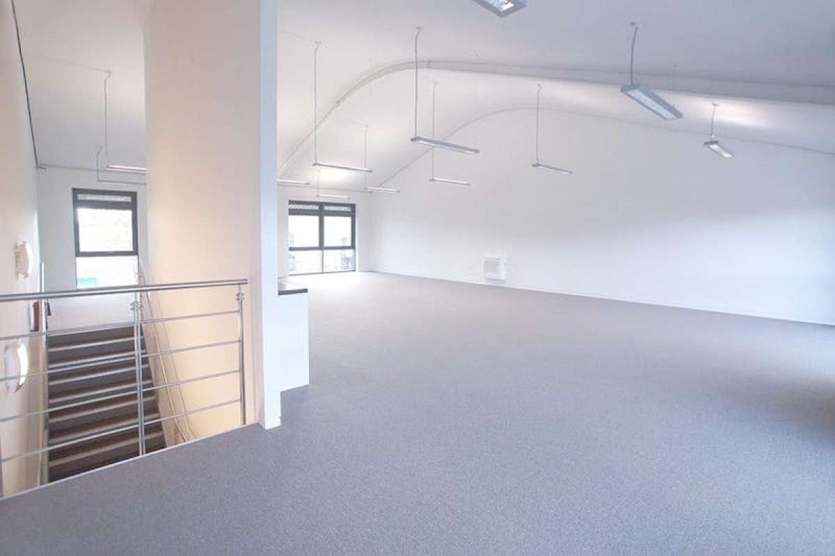 Office in Reading - photo 3