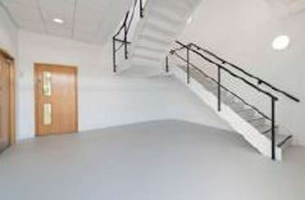 Office in Crawley - photo 3