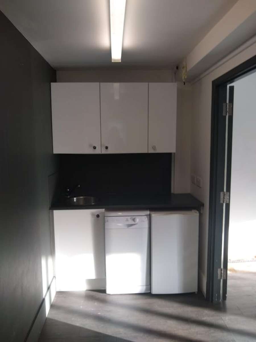 Office in Woking - photo 4