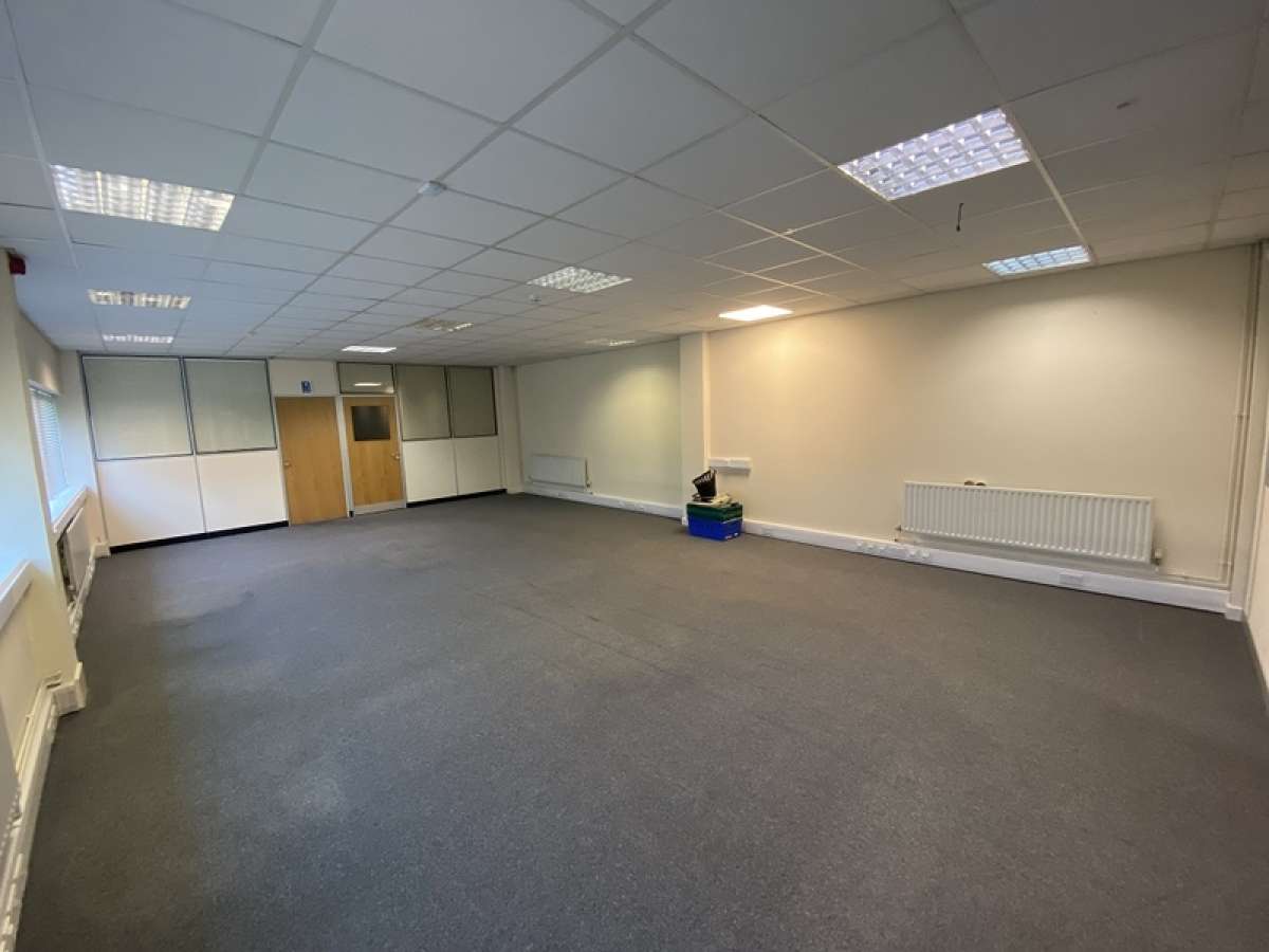 Office in Wolverhampton - photo 3