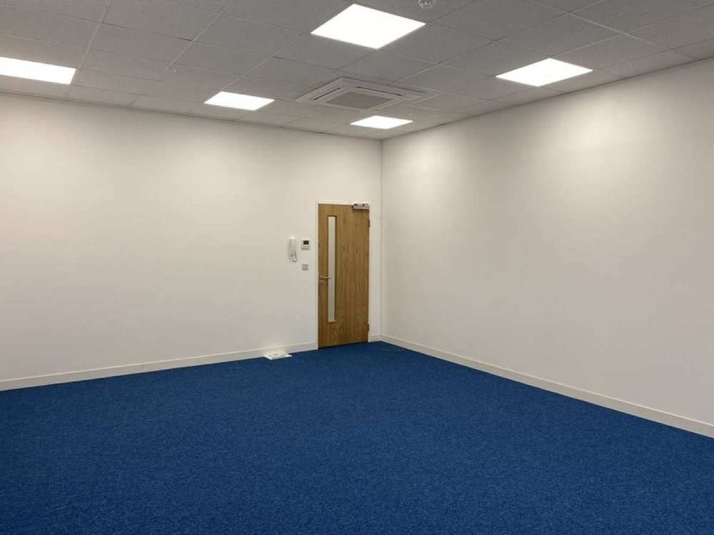 Office in Wolverhampton - photo 4
