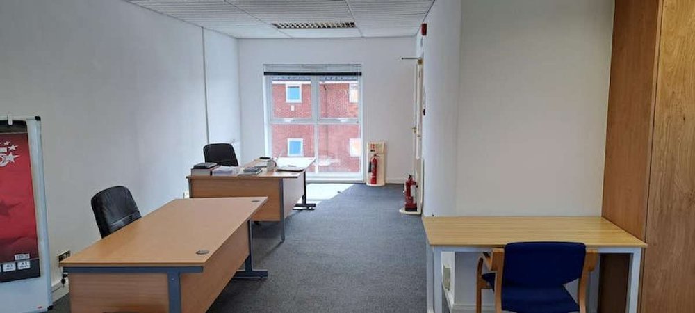 Office in Camberley - photo 4