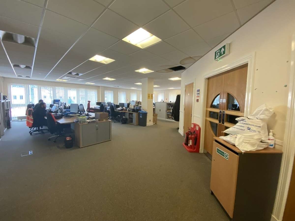 Office in Brierley Hill - photo 4