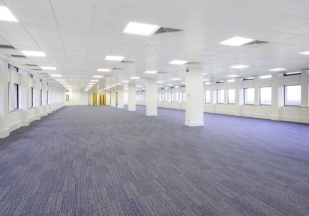 Office in Woking - photo 3