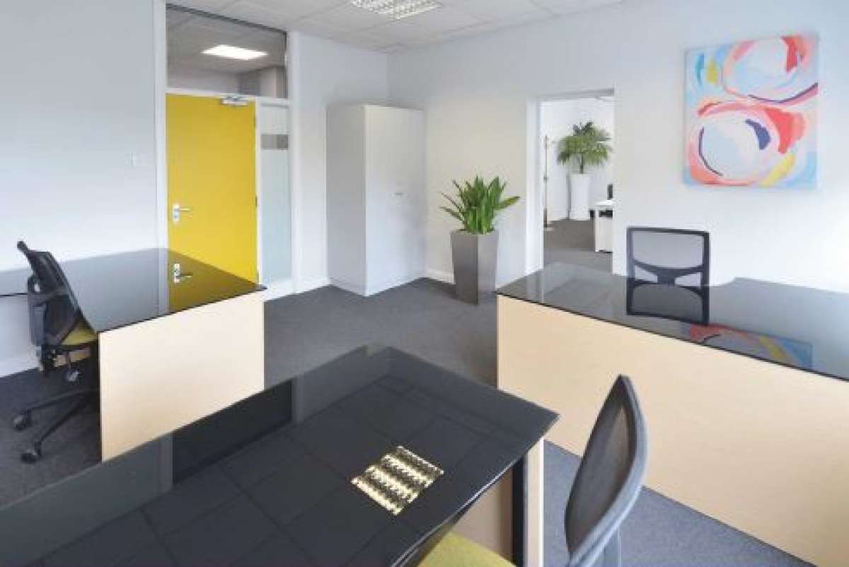 Office in Cleckheaton - photo 2