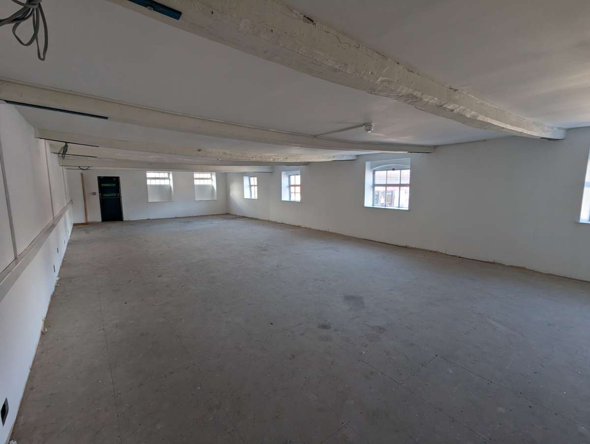 Office in Leek - photo 2