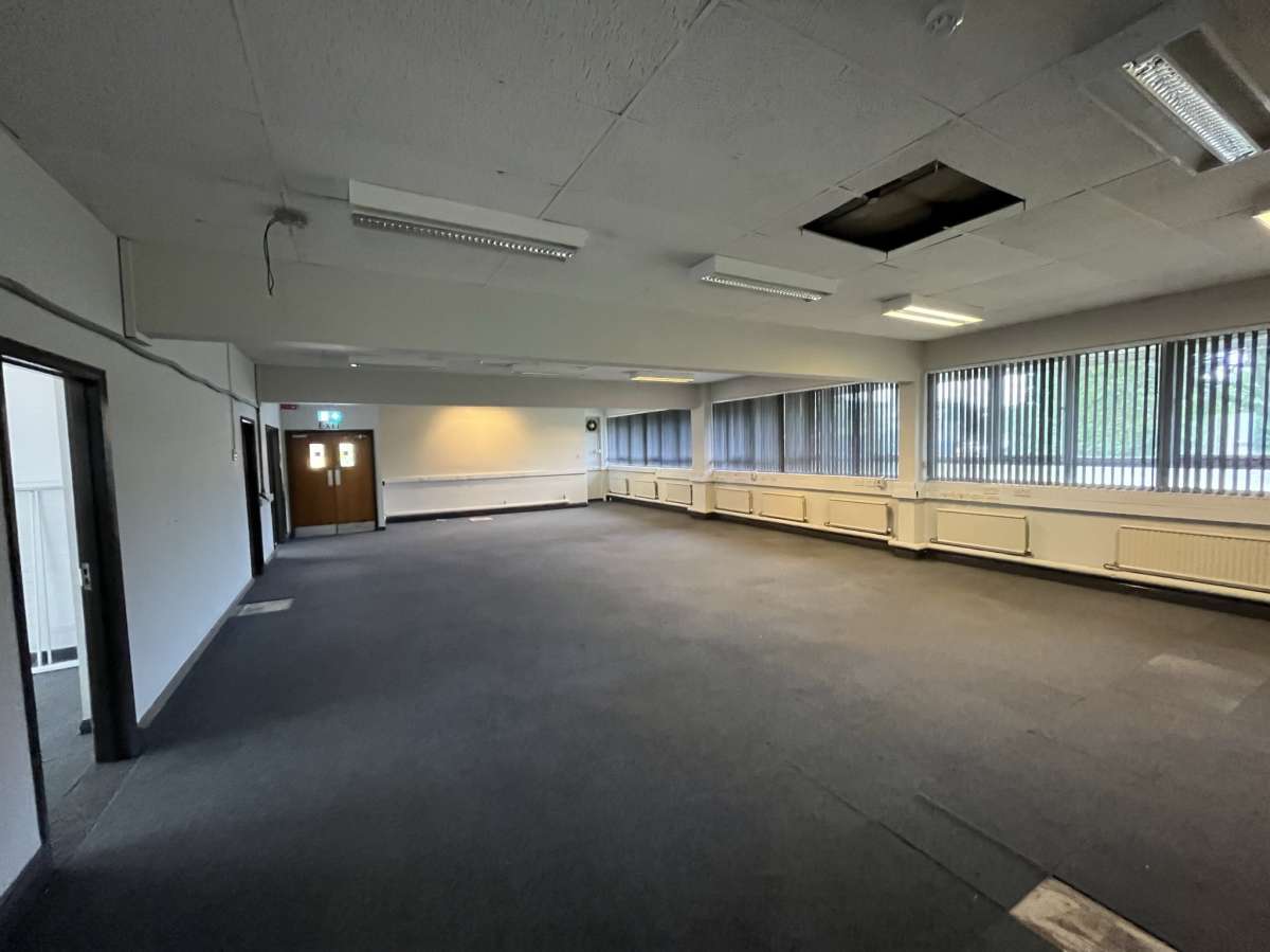 Office in Lincoln - photo 3