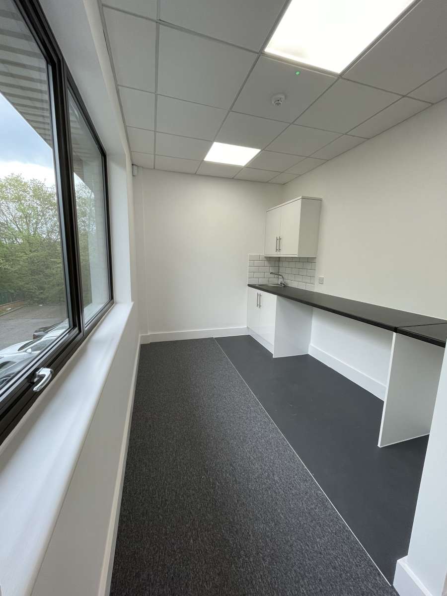 Office in Witney - photo 3