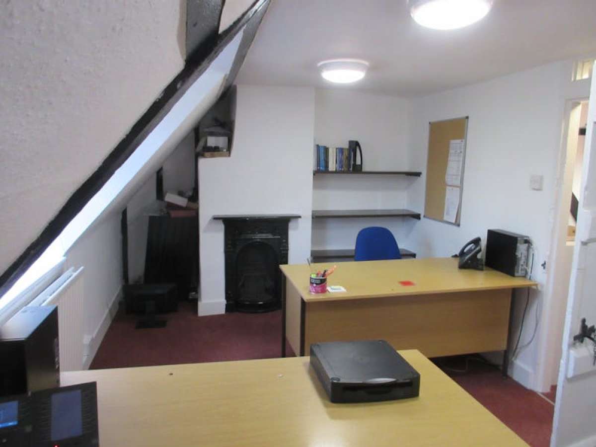 Office in Weybridge - photo 2
