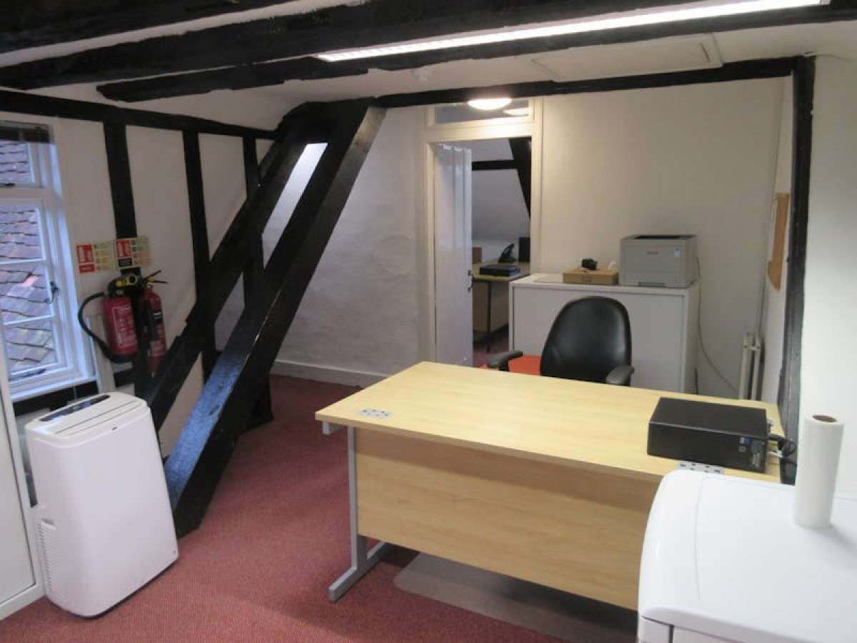 Office in Weybridge - photo 3