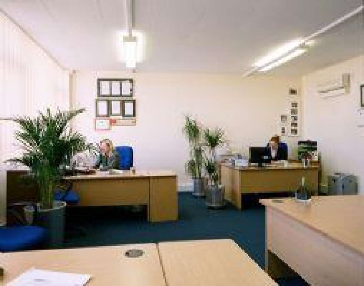 Office in Romford - photo 3