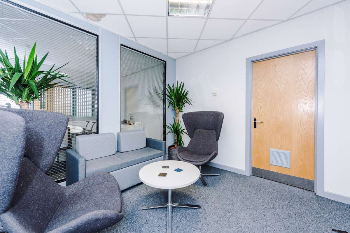 Office in Ellesmere Port - photo 3