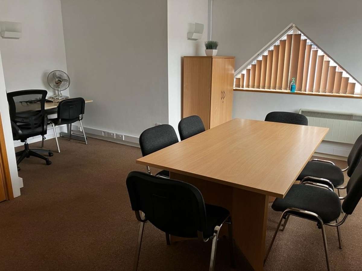 Office in Brierley Hill - photo 2