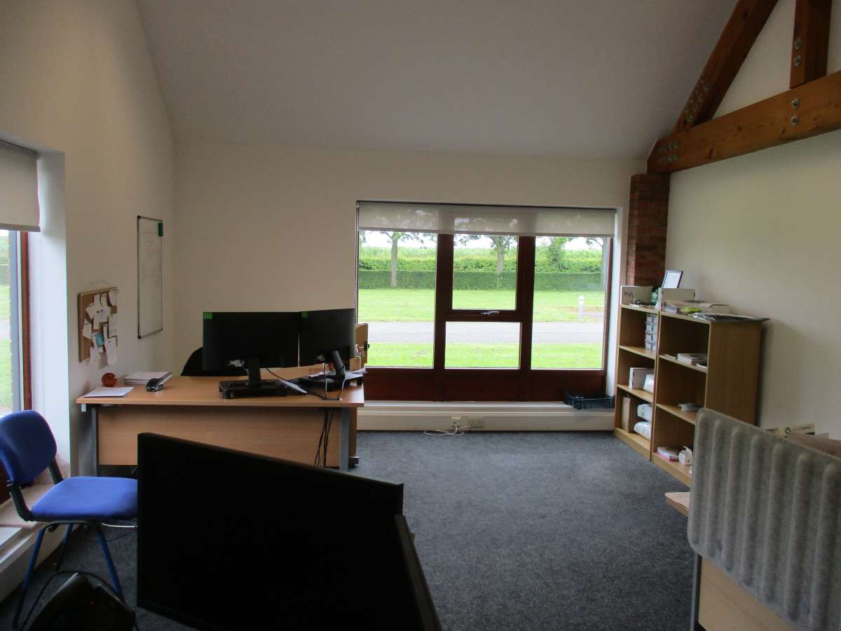 Office in Retford - photo 4