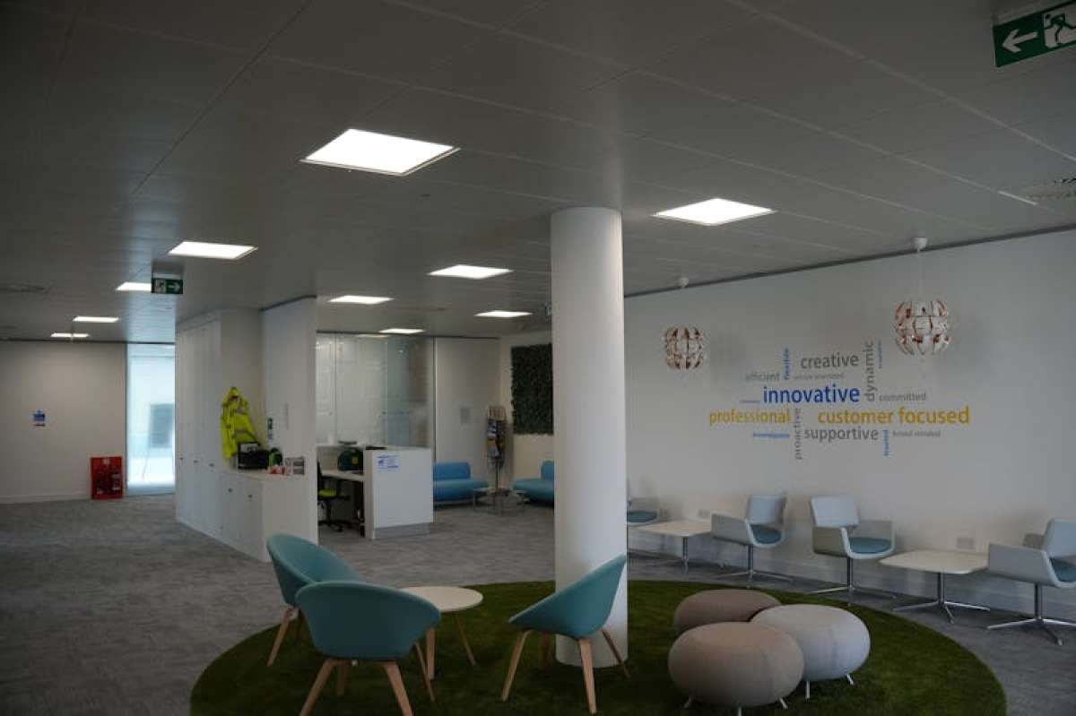 Office in Slough - photo 4