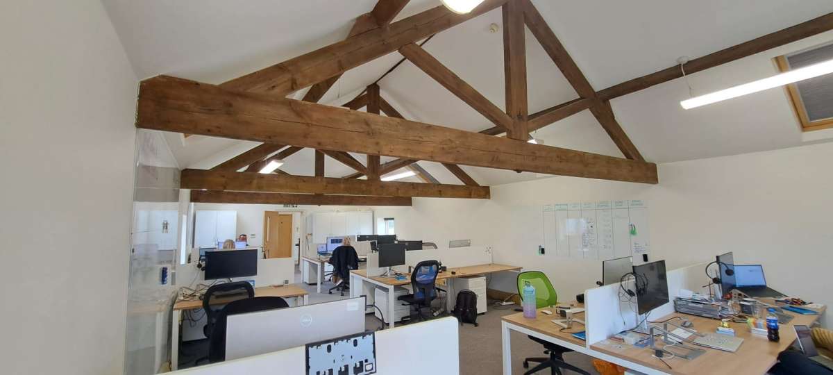 Office in Newport Pagnell - photo 2
