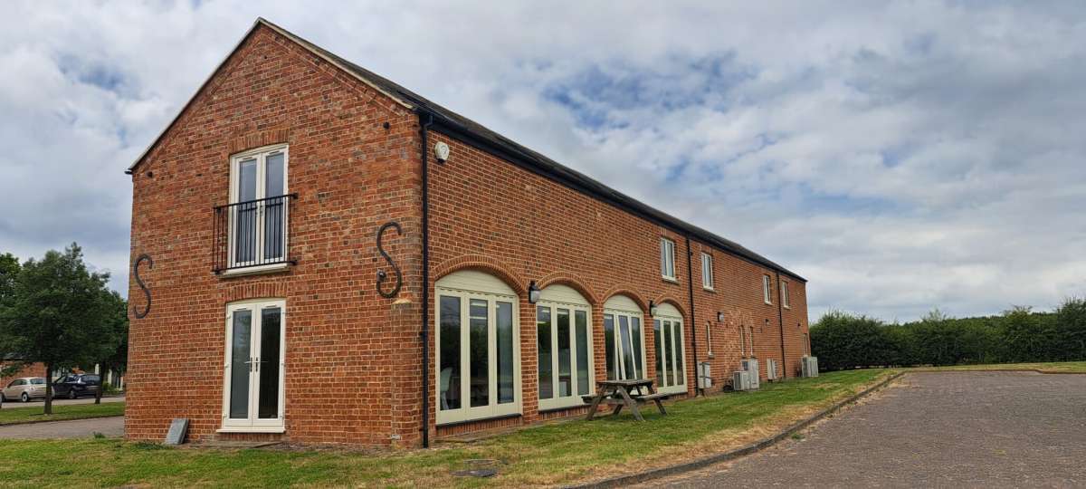 Office in Newport Pagnell - photo 4