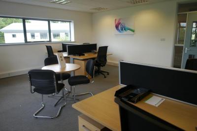 Office in Crawley - photo 2