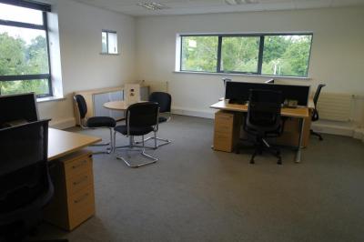 Office in Crawley - photo 2