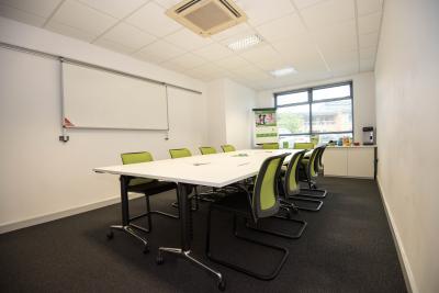 Office in Crawley - photo 4