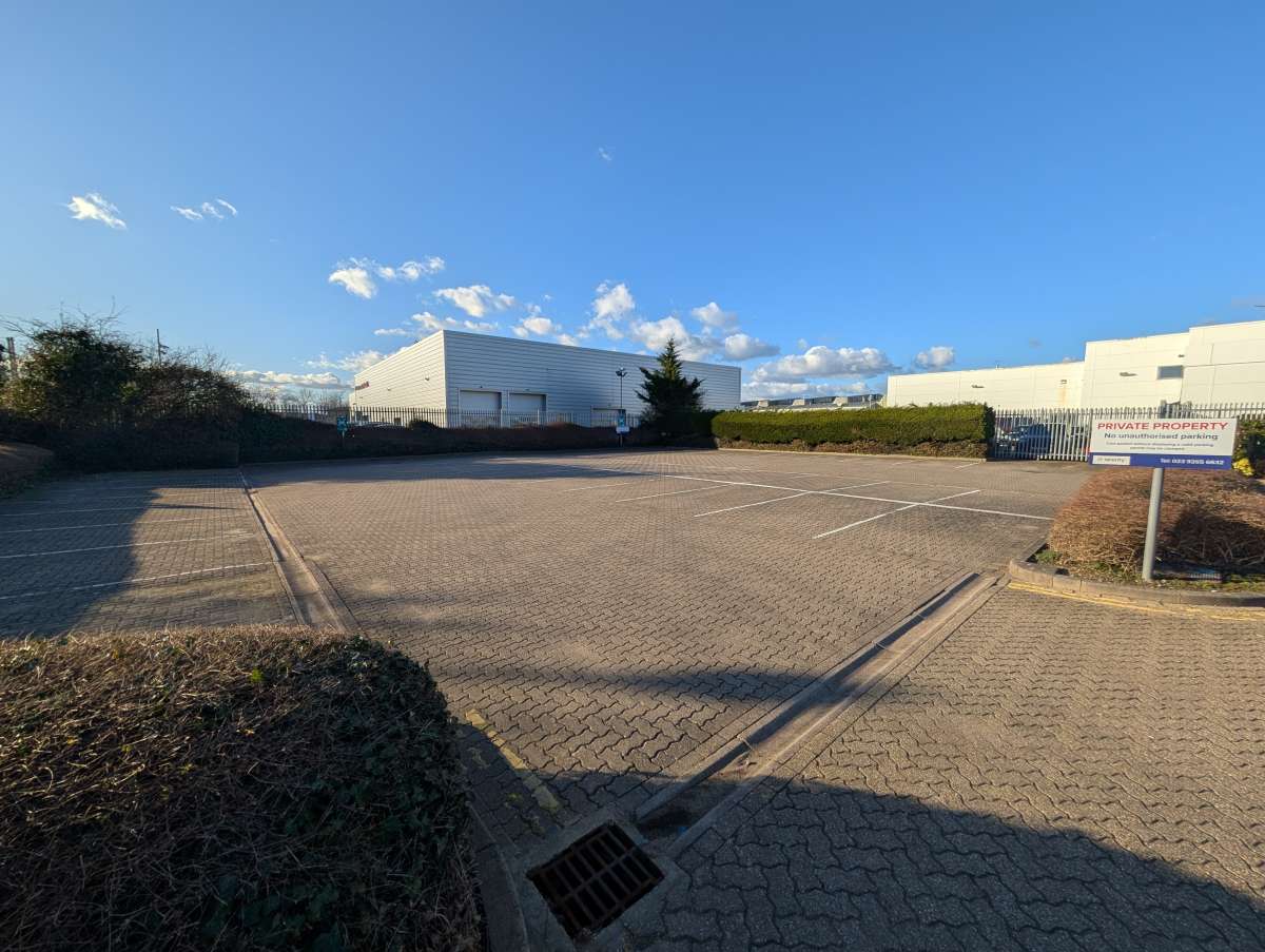 Industrial Unit in Portsmouth - photo 2