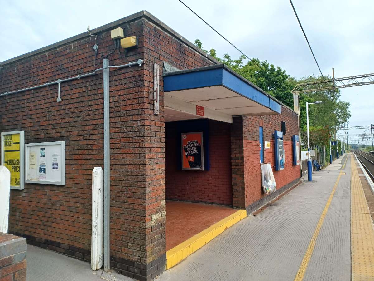 Retail/Shop in Macclesfield - photo 2