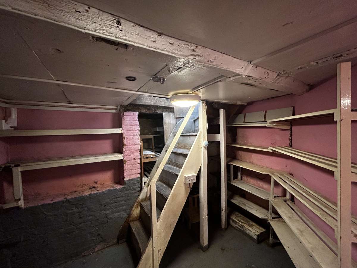 Retail/Shop in Ashford - photo 4