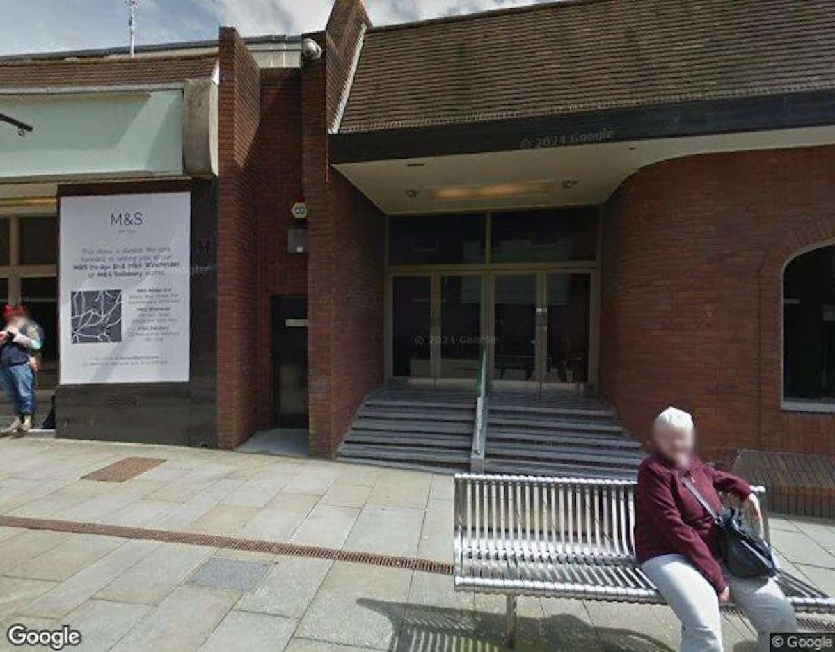 Retail/Shop in Andover - photo 4