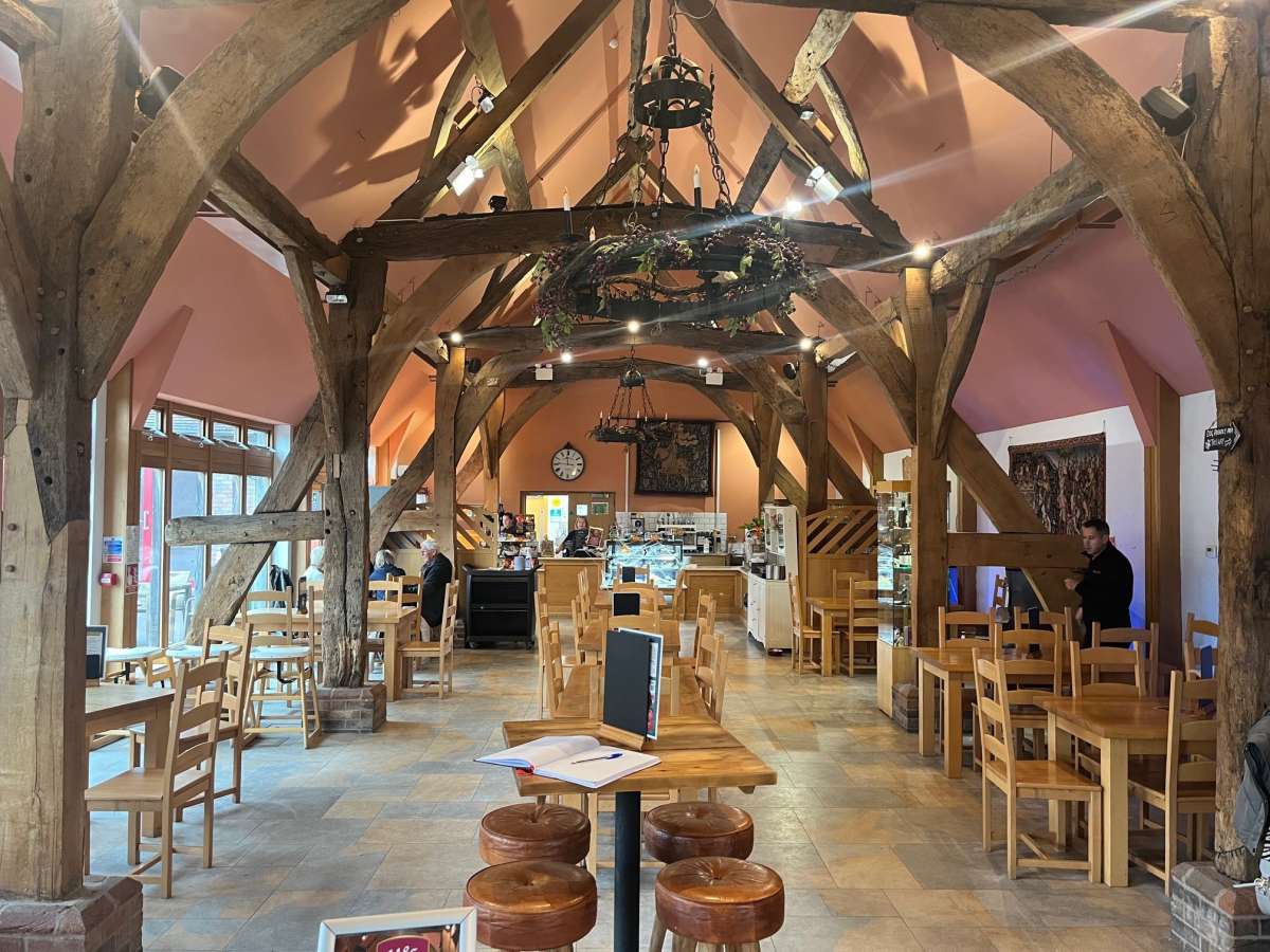 Retail/Shop in Nuneaton - photo 2