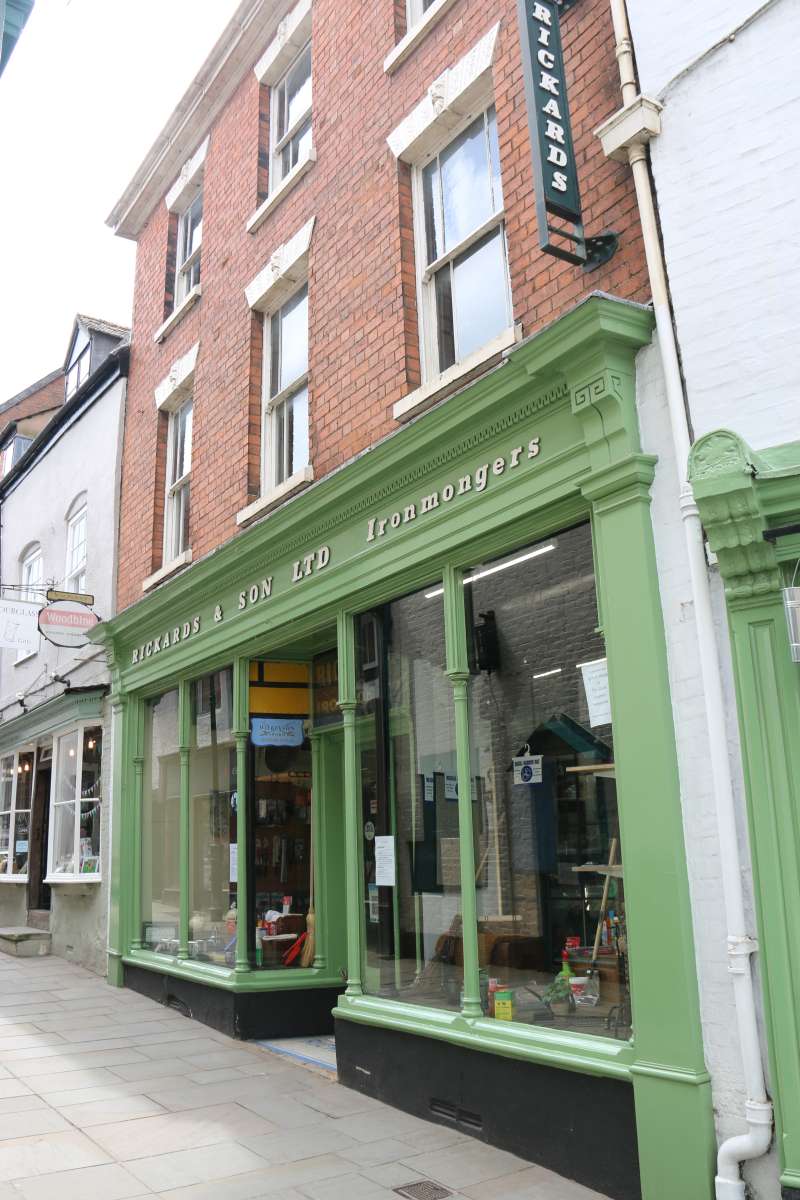 Retail/Shop in Ludlow - photo 2