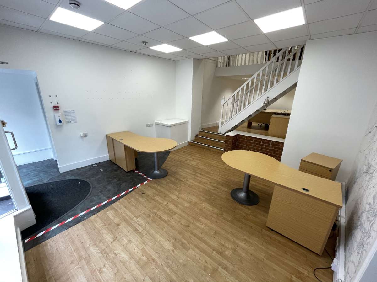 Retail/Shop in Huddersfield - photo 3