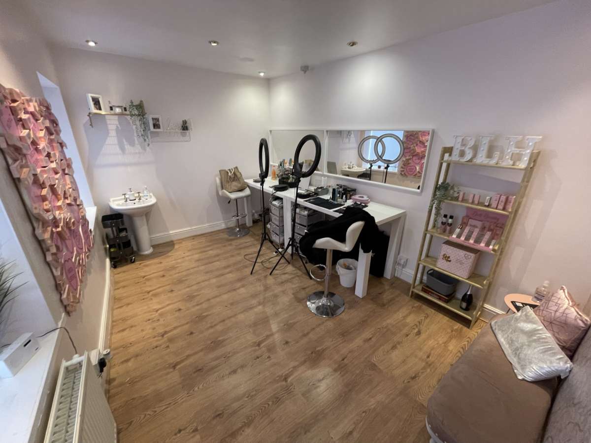 Retail/Shop in Halifax - photo 2