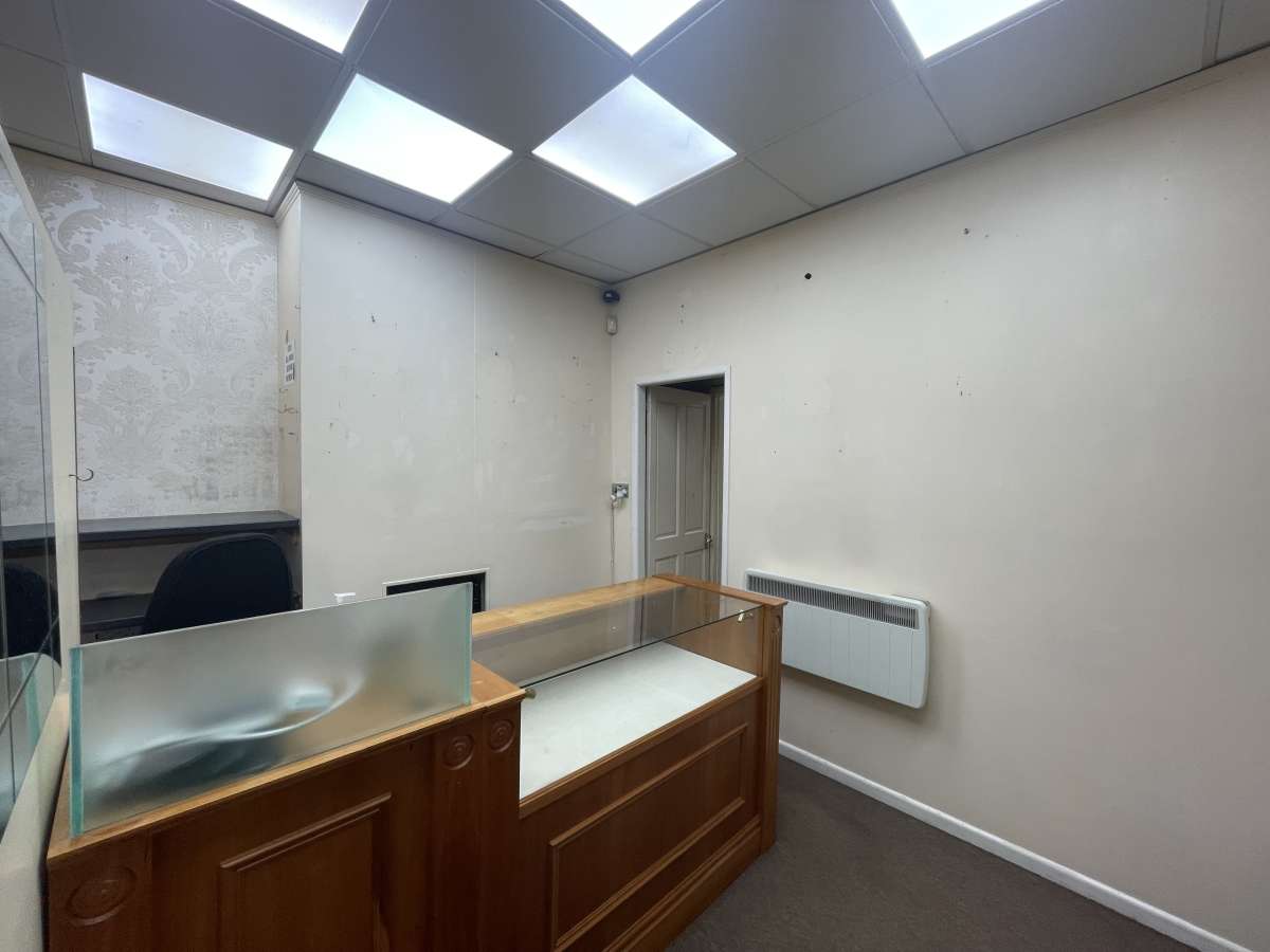 Retail/Shop in Halifax - photo 4