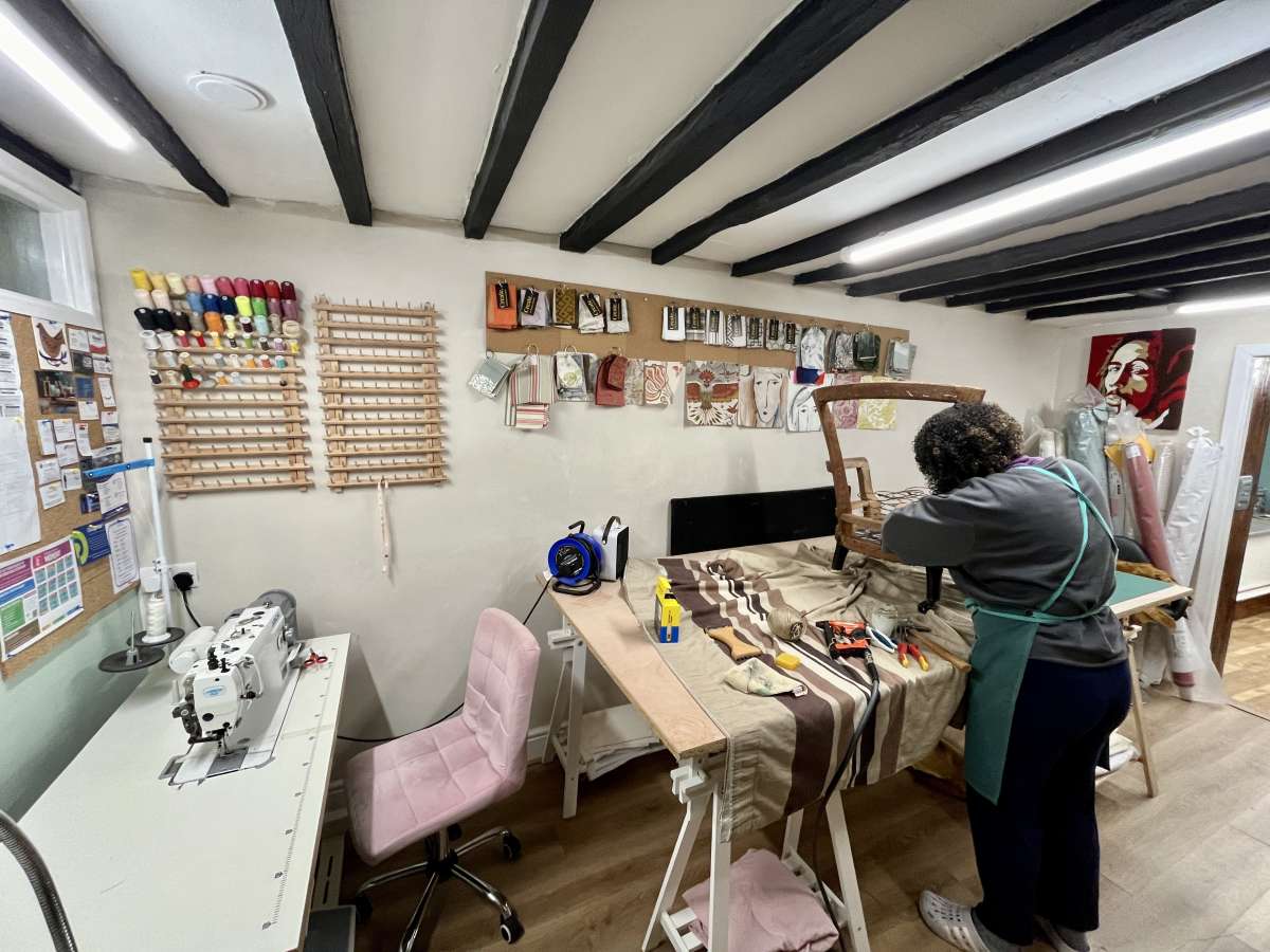 Retail/Shop in Alton - photo 4